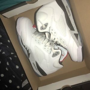 Jordan 5s NOT WORN .size 6.5